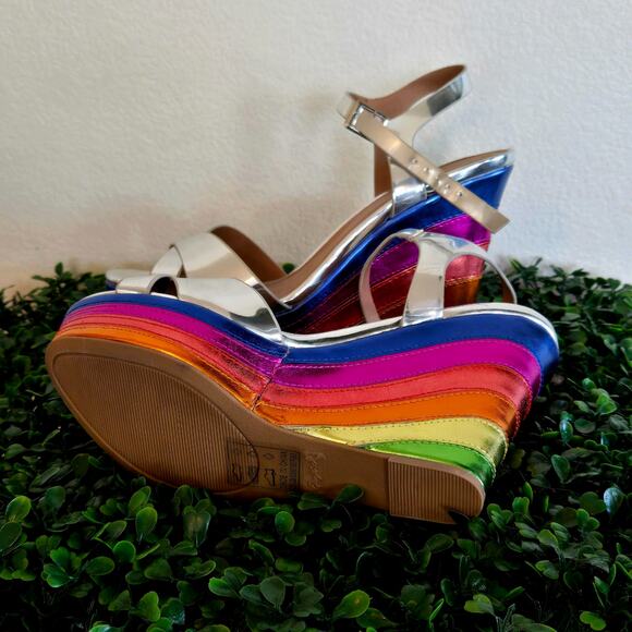Size 8 – Qupid Metallic Silver & Rainbow Platform Wedge Sandals (NWOB) - Picture 4 of 6